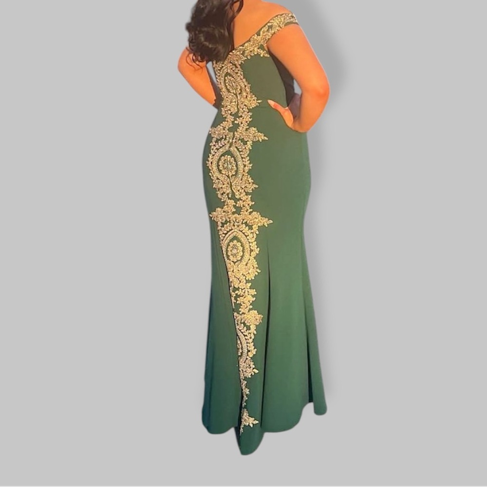 Elegant Green Evening Gown with Gold Embroidery